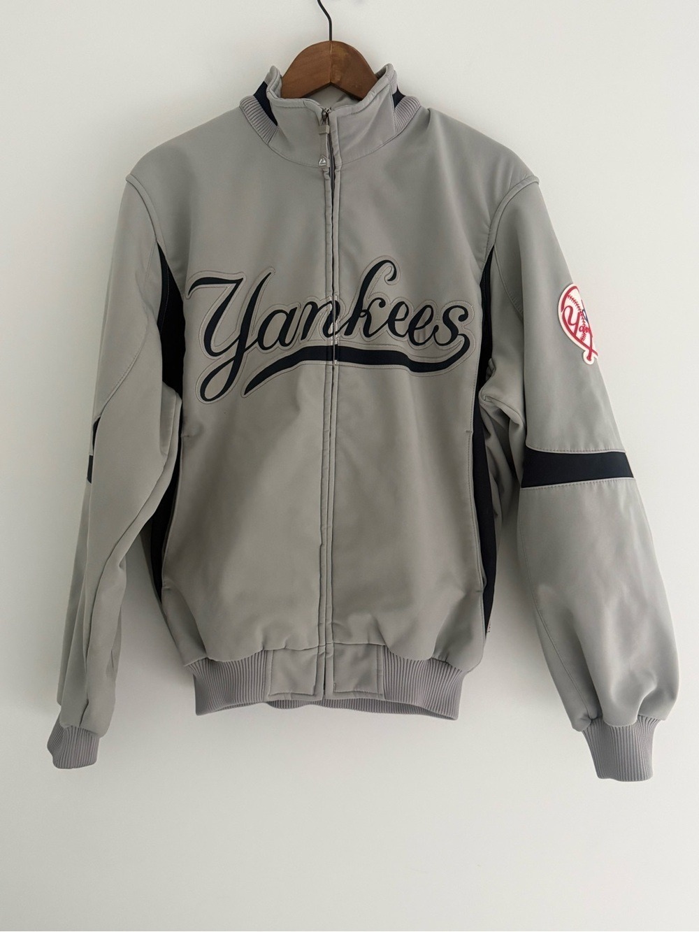 Vintage Majestic New York Yankees Script Logo Zip Up Dugout Jacket Size Medium